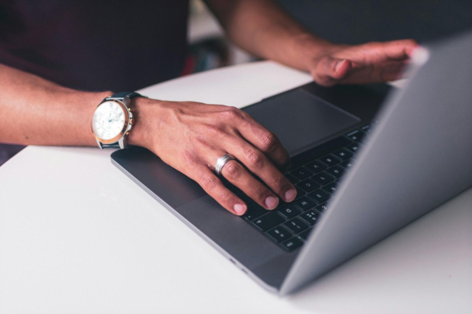 Sesión de trabajo de análisis financiero corporativo