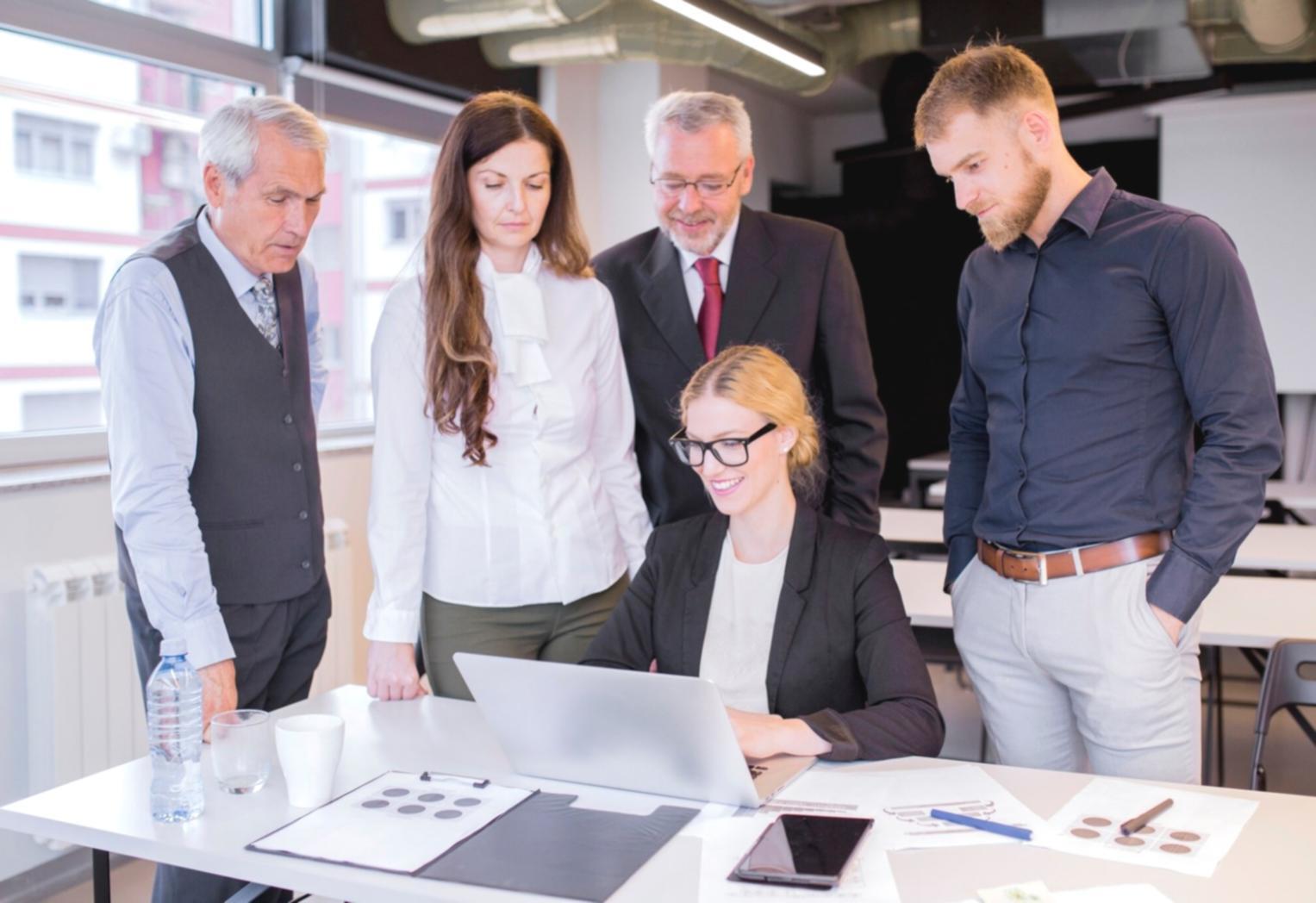 Sesión de análisis financiero corporativo